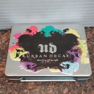 Urban Decay Vibrant Color Palette.  "BEAUTY WITH AN EDGE"..New